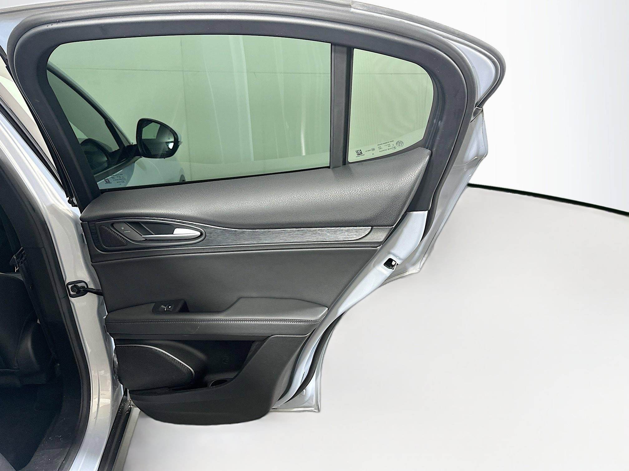 Used 2023 Alfa Romeo Stelvio Sprint RWD image 33