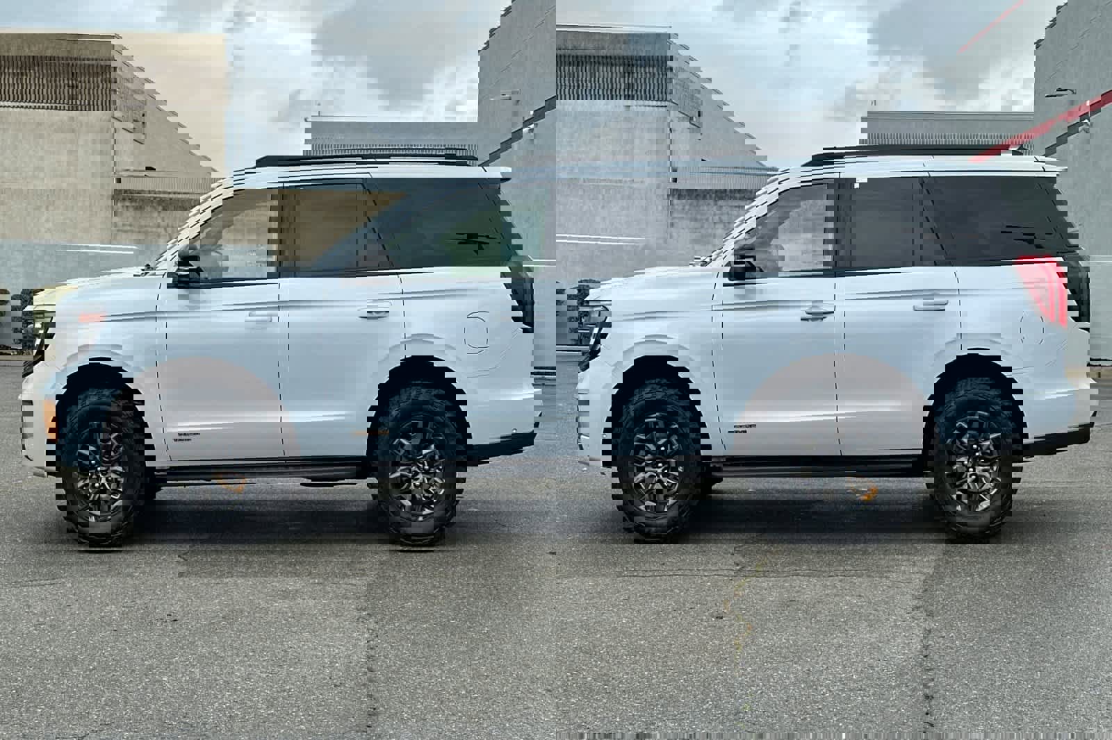 Used 2025 Ford Expedition Tremor image 9