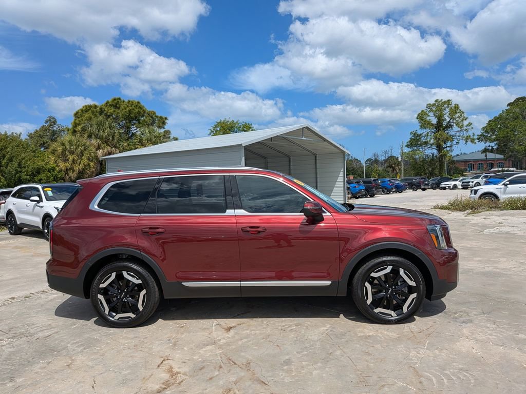 Certified 2023 Kia Telluride EX w/ EX Captain's Chair Package AWD/4WD image 9