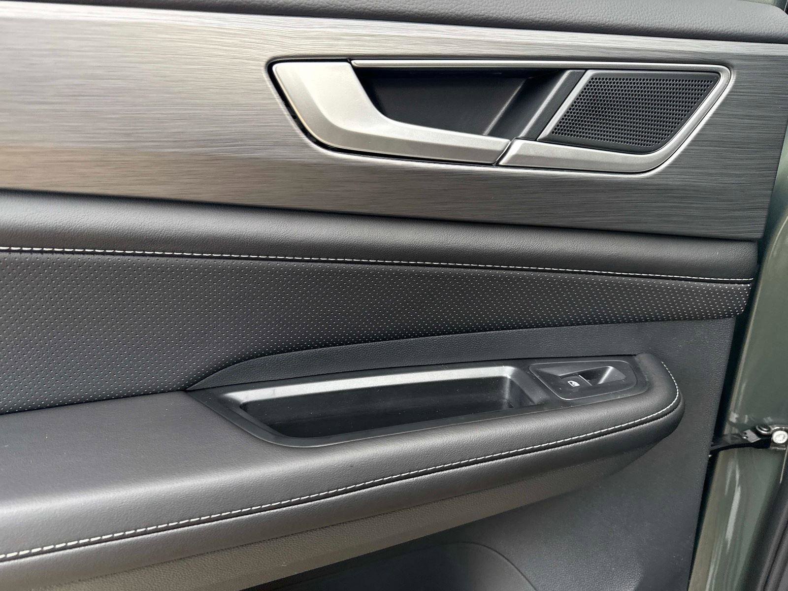 New 2026 Volkswagen Atlas Cross Sport SE image 12