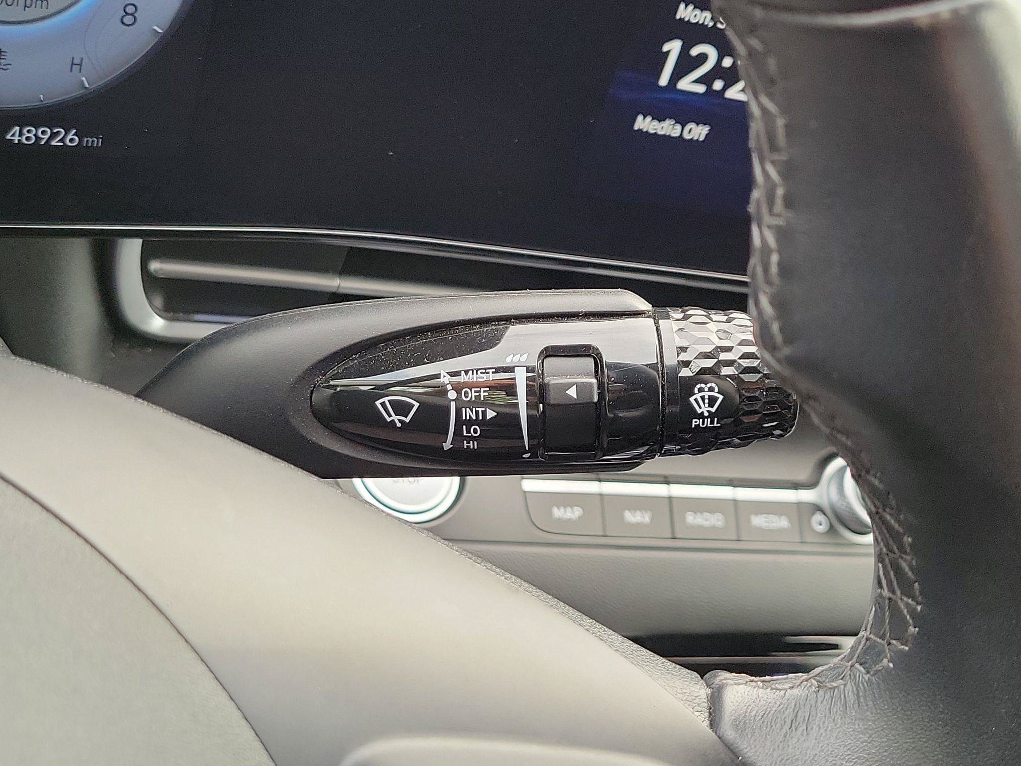 Used 2025 Hyundai Elantra SEL FWD image 13