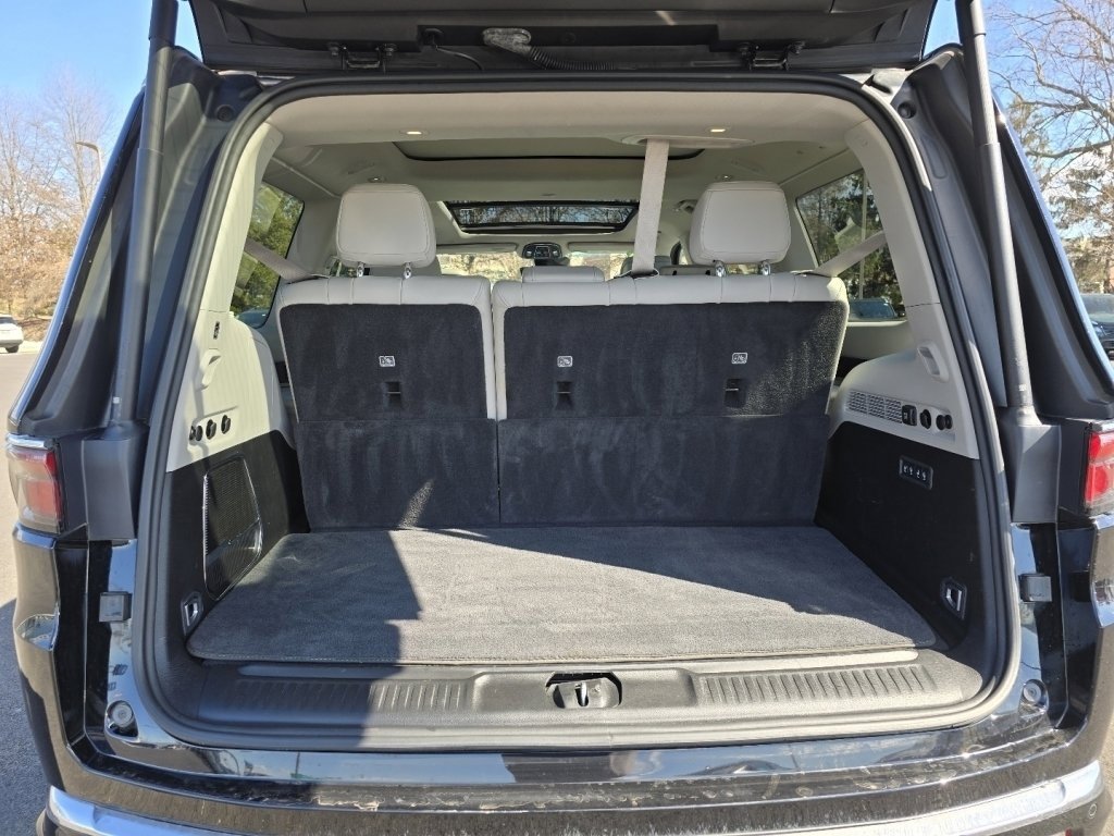 Used 2023 Jeep Wagoneer Series III w/ Premium Group I image 16