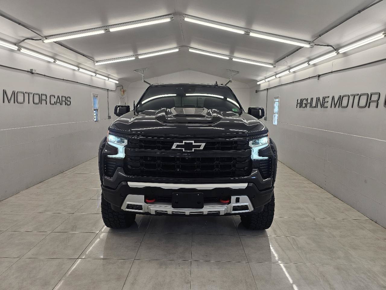 Used 2023 Chevrolet Silverado 1500 RST w/ Convenience Package II AWD/4WD image 2