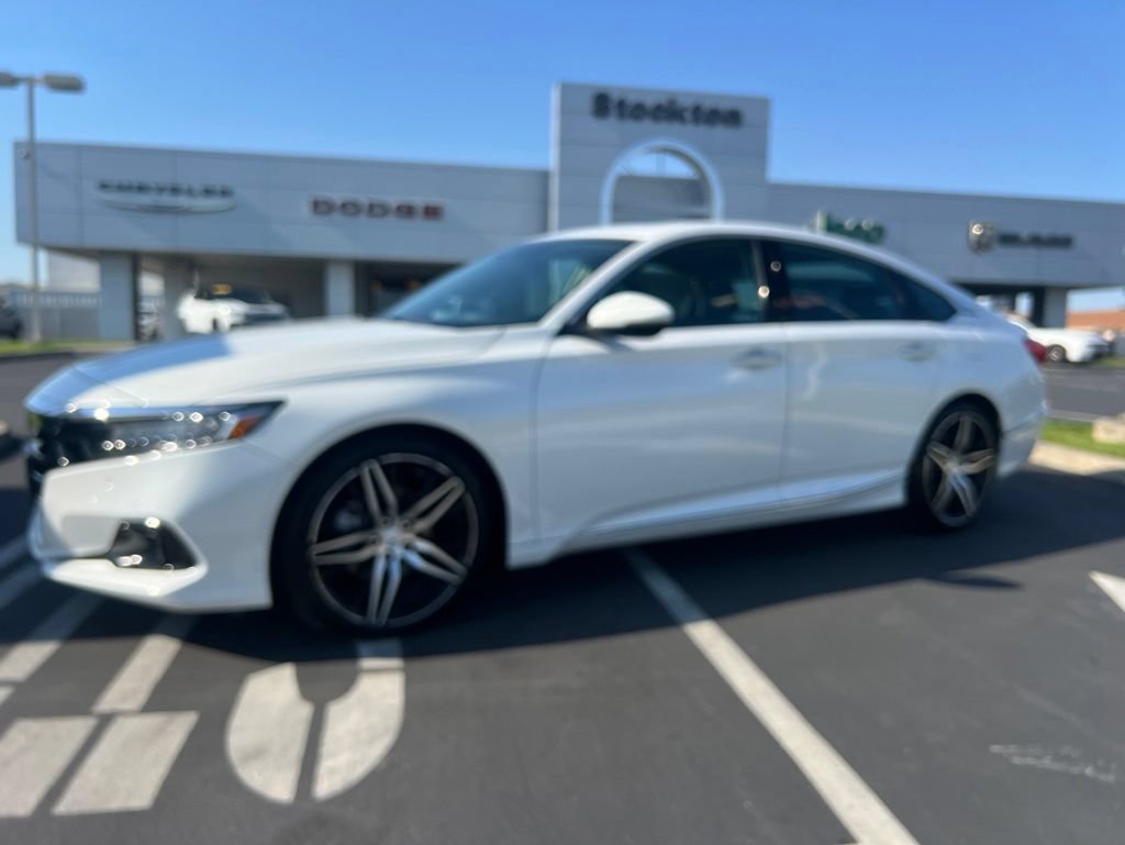 Used 2022 Honda Accord Touring image 2