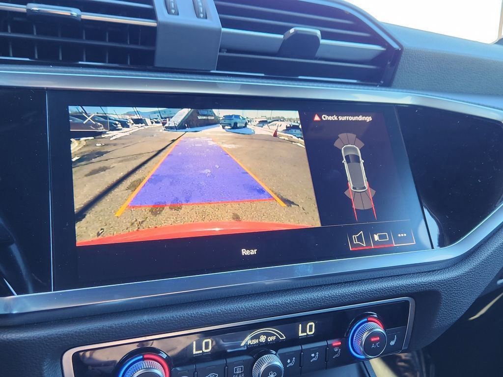 Used 2024 Audi Q3 2.0T Premium image 8