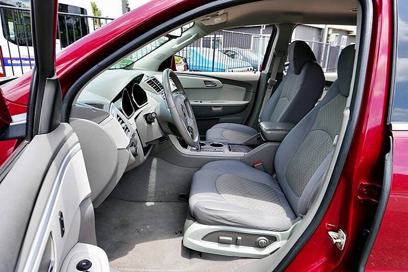 Used 2011 Chevrolet Traverse LT w/ Personal Connectivity Package AWD/4WD image 15