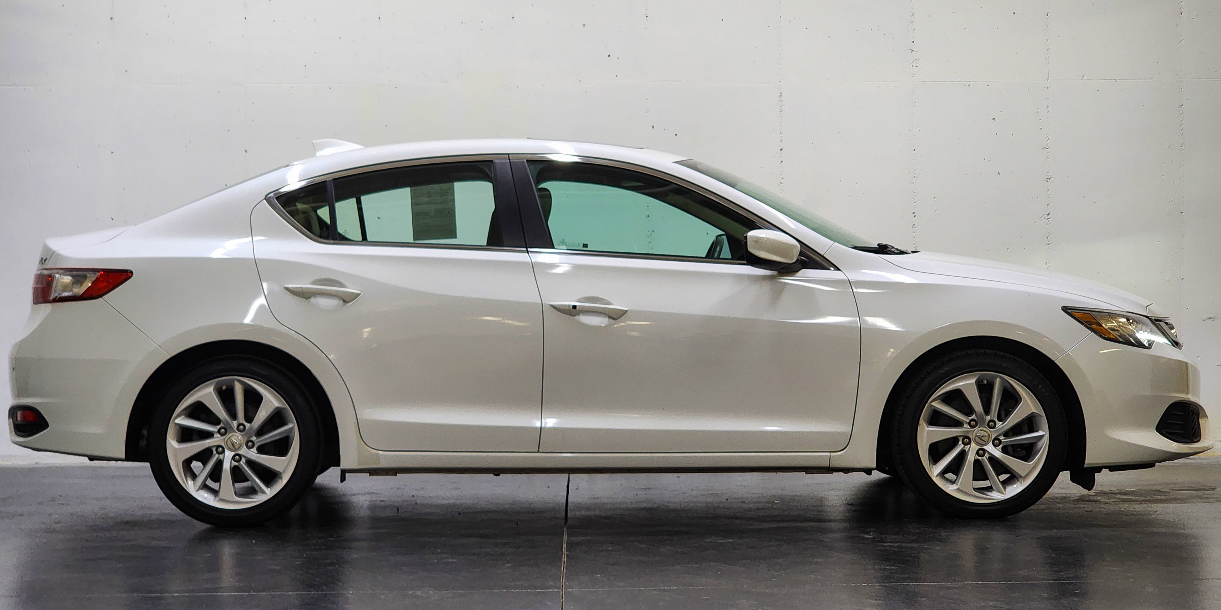 Used 2018 Acura ILX w/ Premium Package image 3