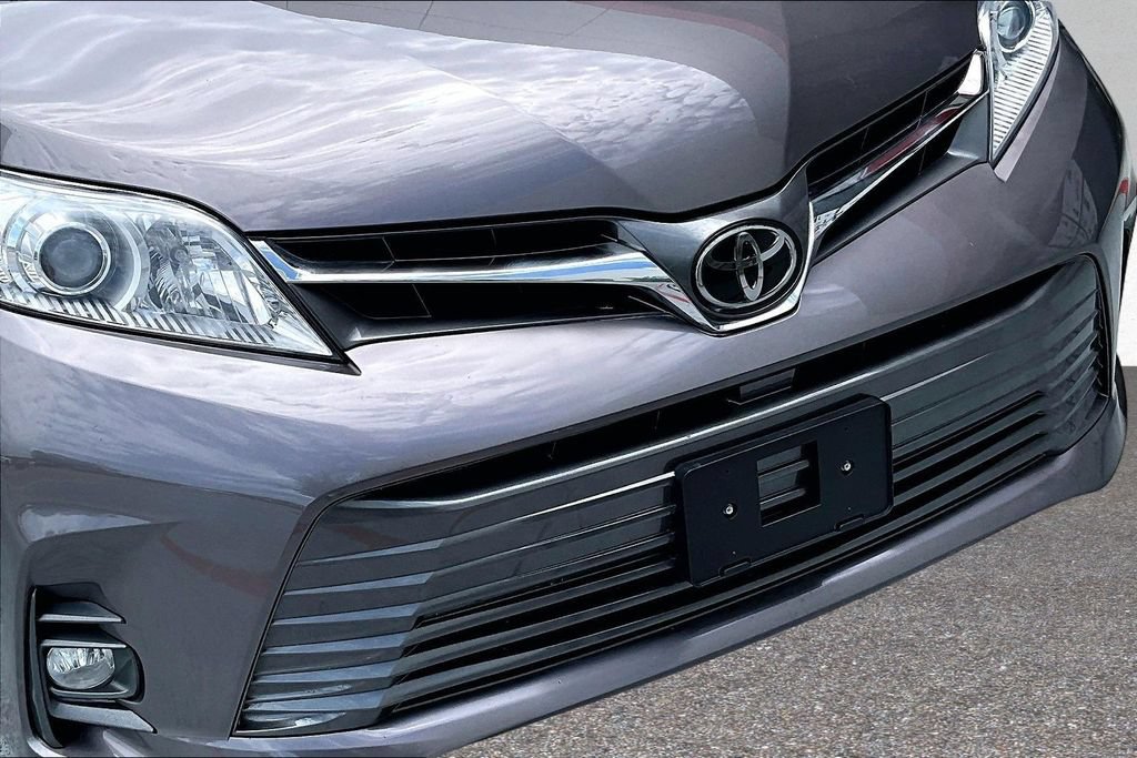 Certified 2020 Toyota Sienna XLE Premium FWD image 34