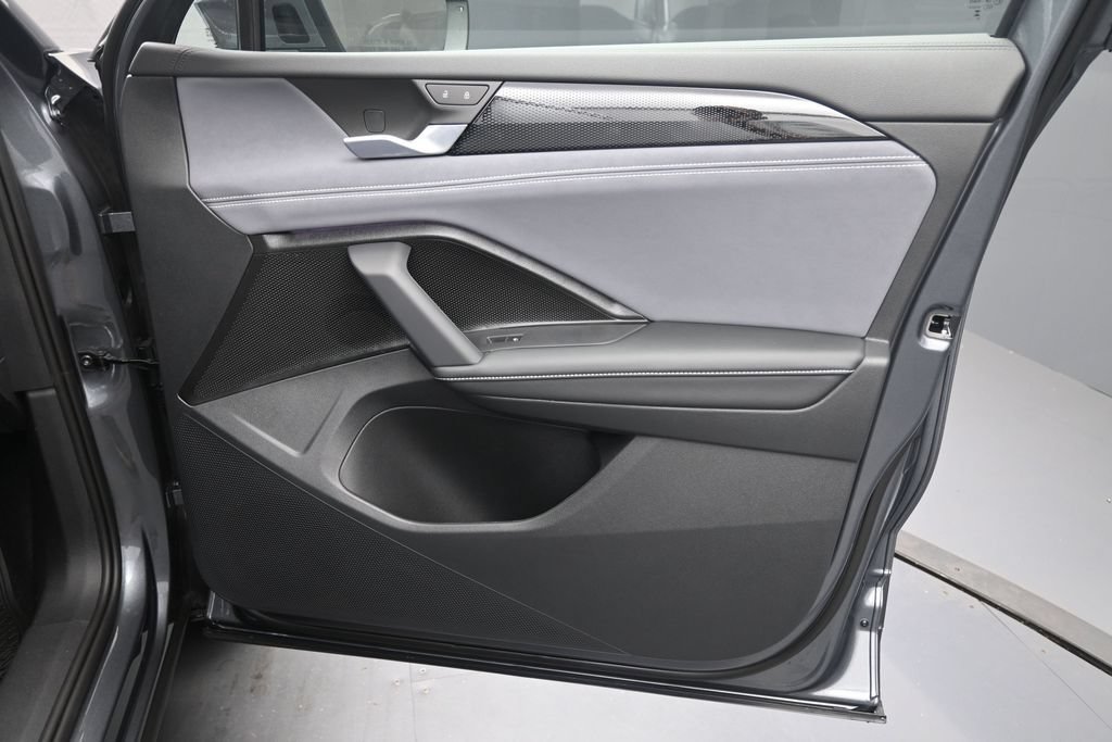 New 2026 Volkswagen Tiguan SE FWD image 28