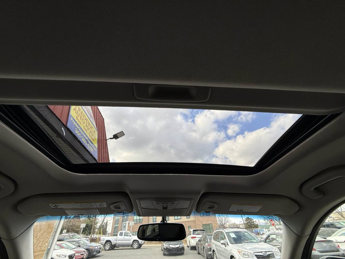 Used 2015 INFINITI QX70 AWD w/ Premium Package image 22