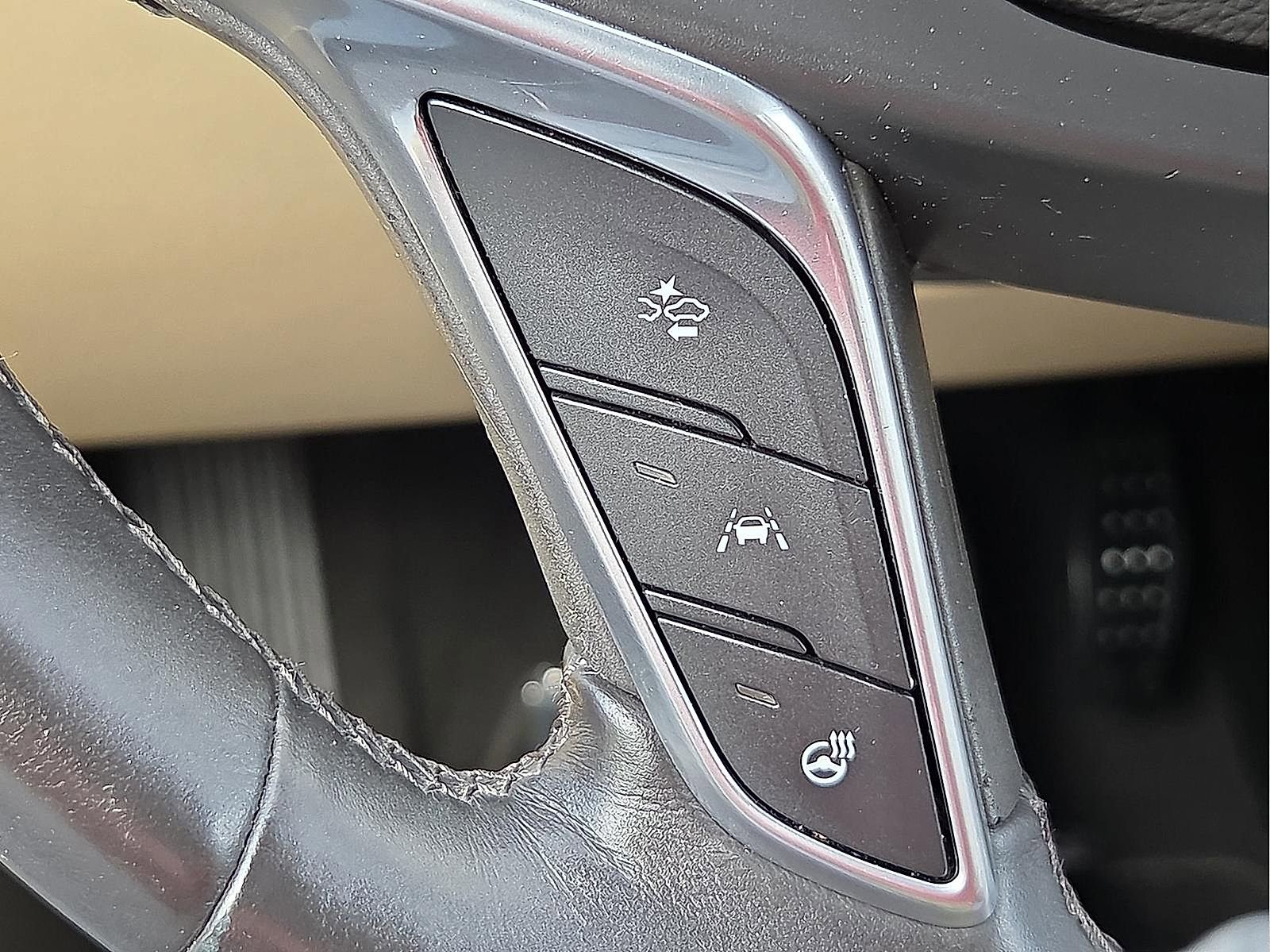 Used 2017 Cadillac XT5 Luxury w/ Driver Awareness Package image 19