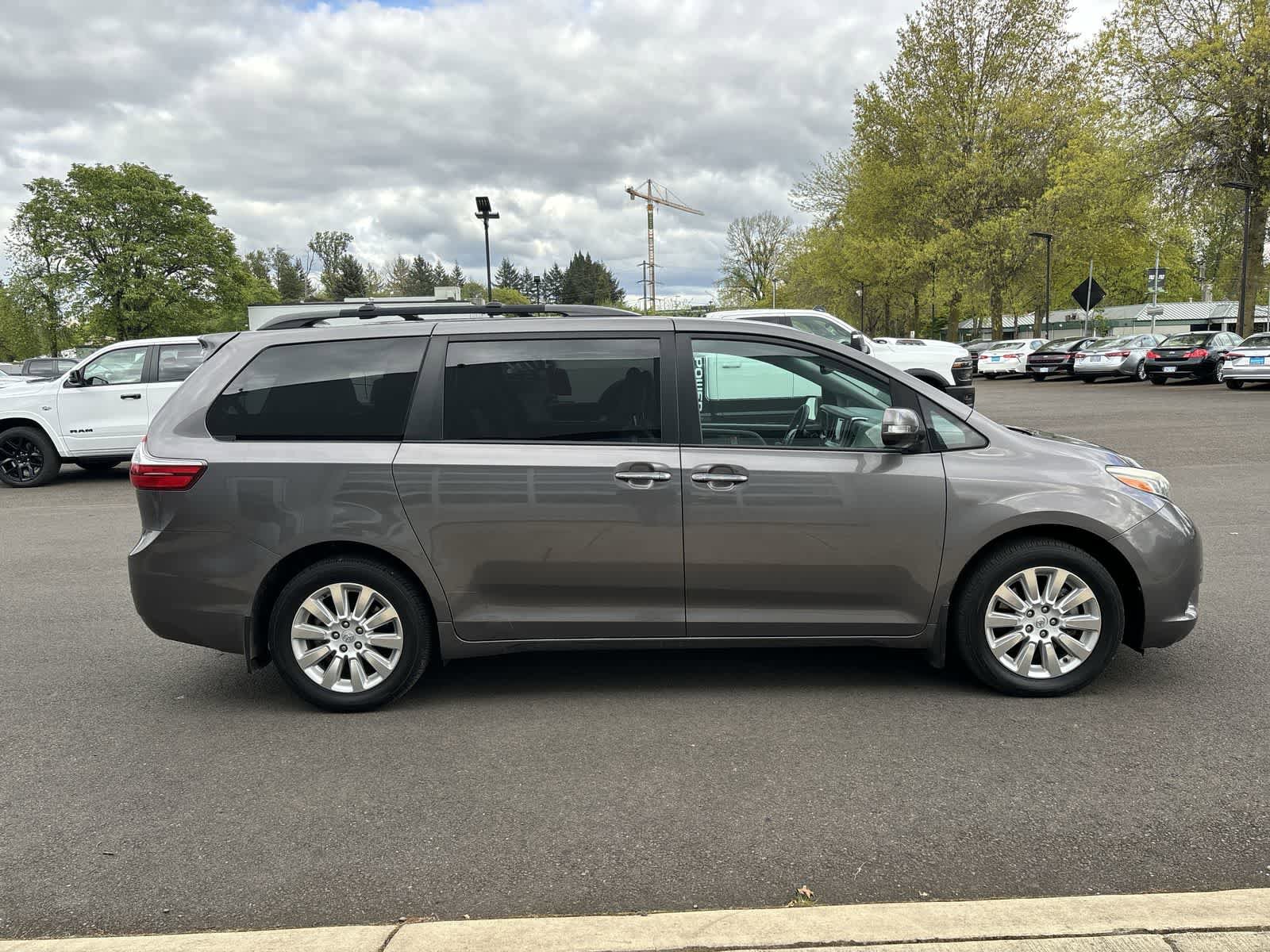 Used 2015 Toyota Sienna Limited image 4