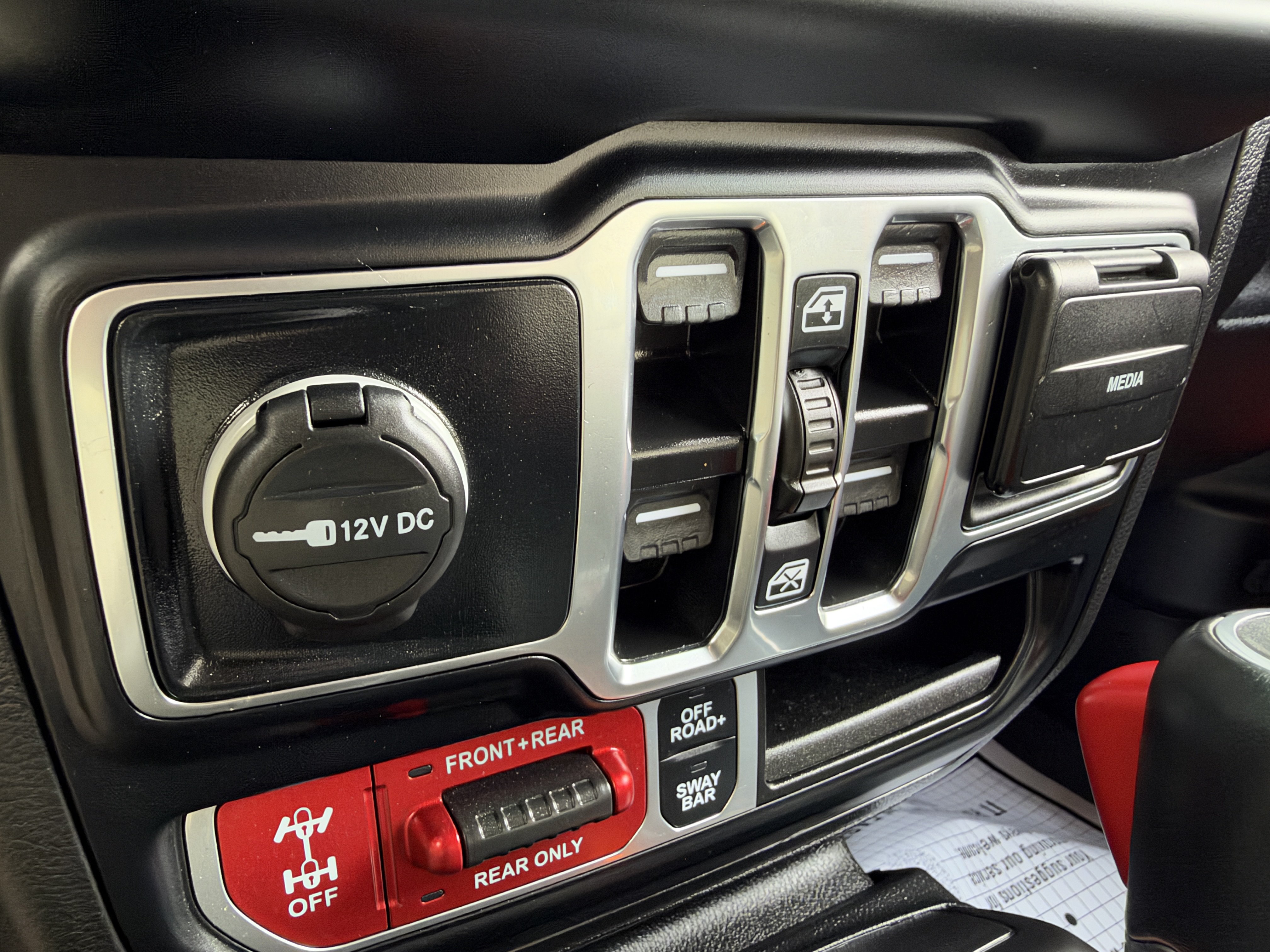 Used 2023 Jeep Gladiator Rubicon w/ LED Lighting Group AWD/4WD image 45