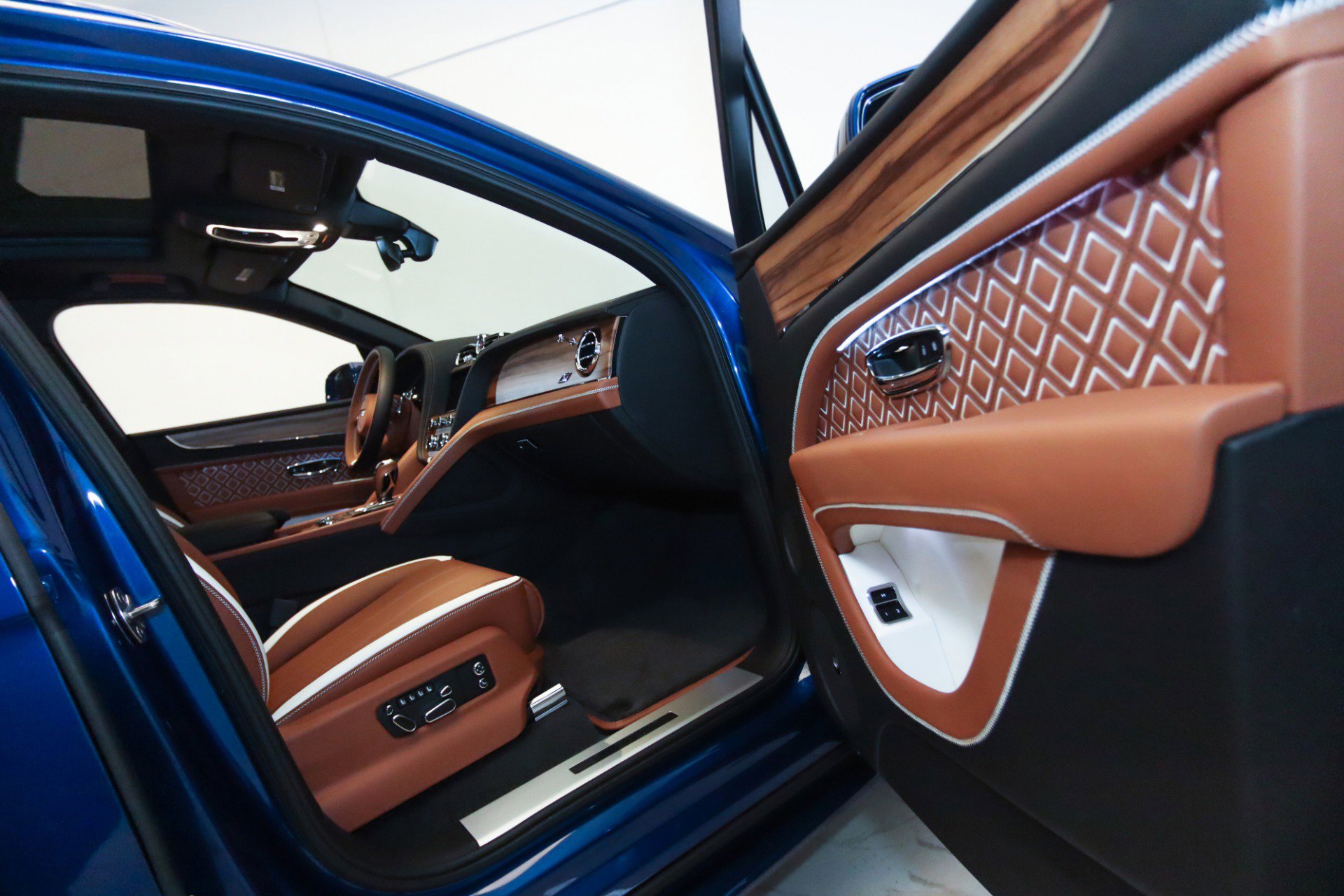 New 2025 Bentley Bentayga image 49