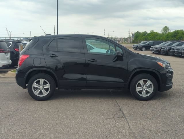 Used 2022 Chevrolet Trax LS w/ Tint and Cruise Package AWD/4WD image 2