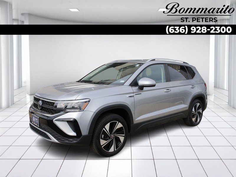 Used 2024 Volkswagen Taos SE w/ Panoramic Sunroof Package