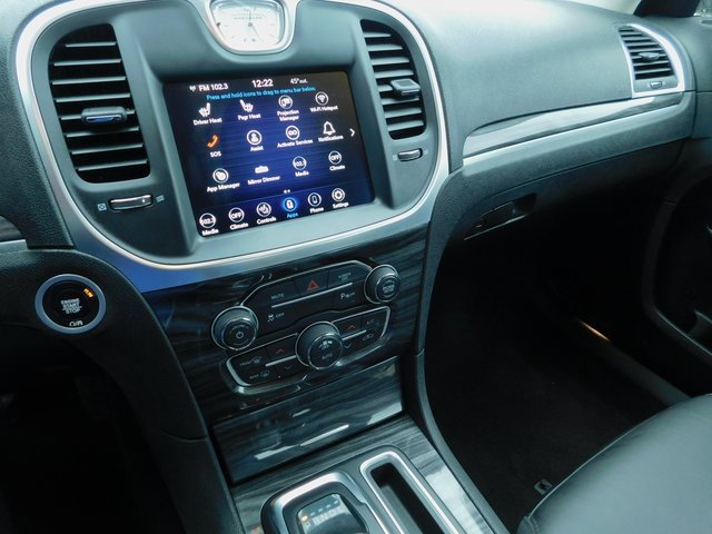 Used 2021 Chrysler 300 Touring L image 9