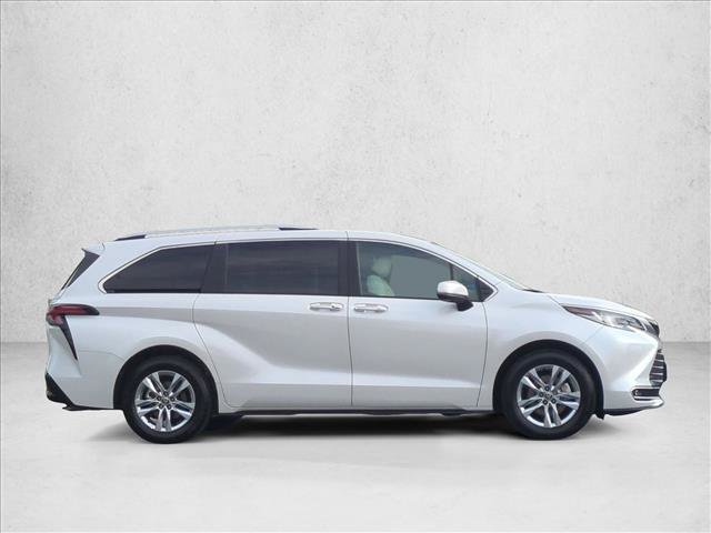 Used 2026 Toyota Sienna Limited AWD/4WD image 4