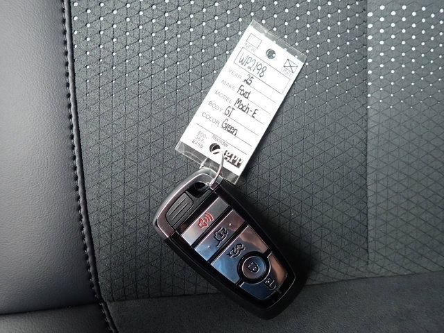 Used 2025 Ford Mustang Mach-E GT AWD/4WD image 31