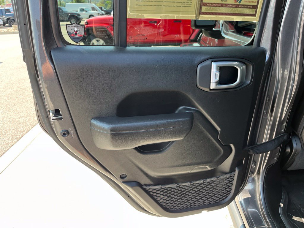 Used 2023 Jeep Gladiator Sport AWD/4WD image 17