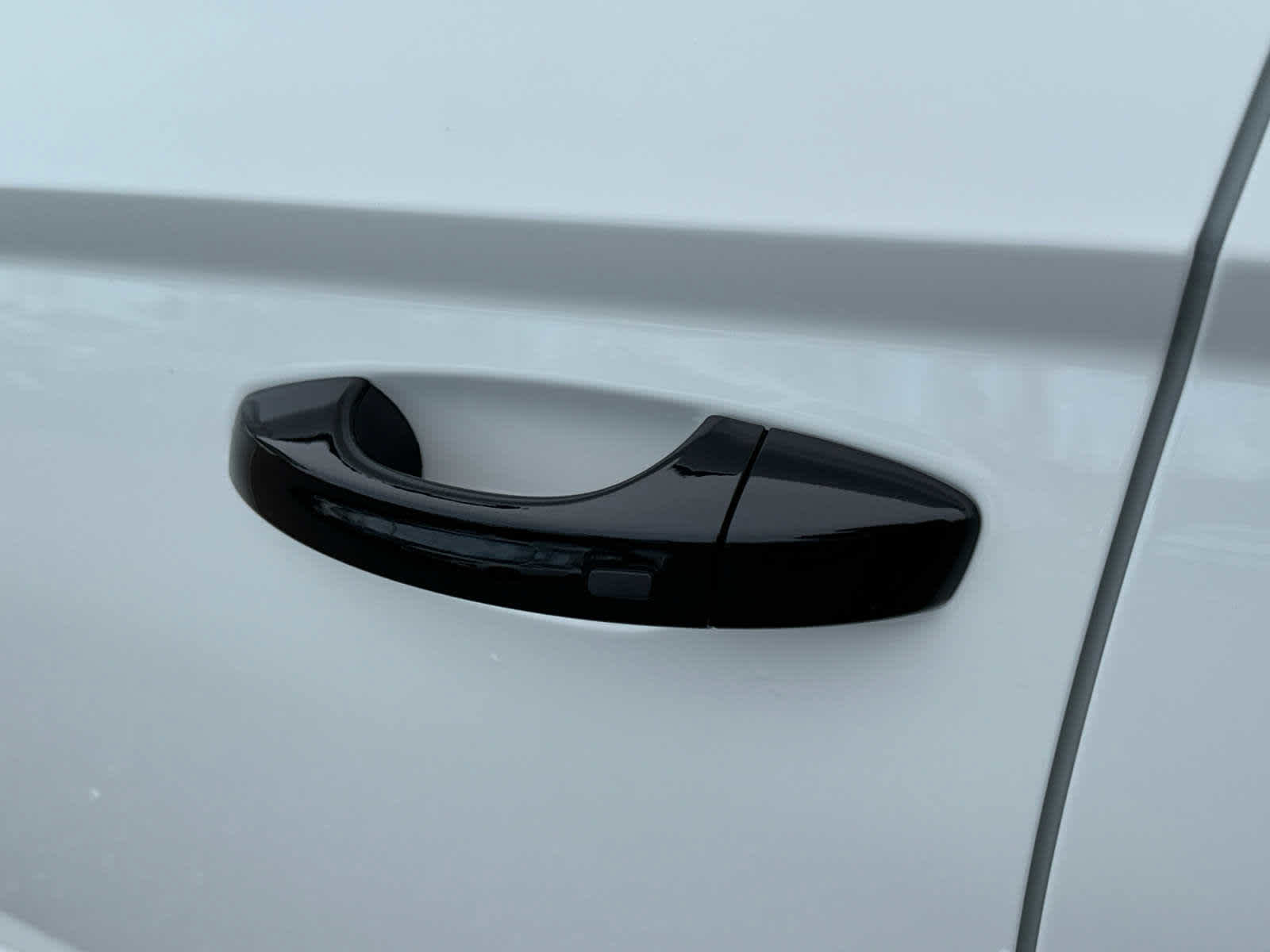 Certified 2024 Volkswagen Taos SE image 9