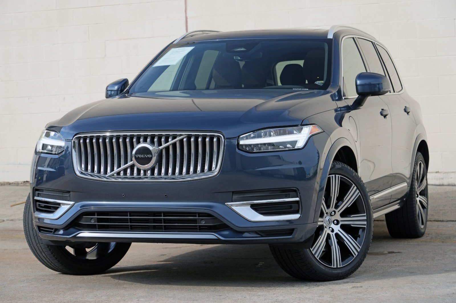 Used 2023 Volvo XC90 T8 Core AWD/4WD image 3
