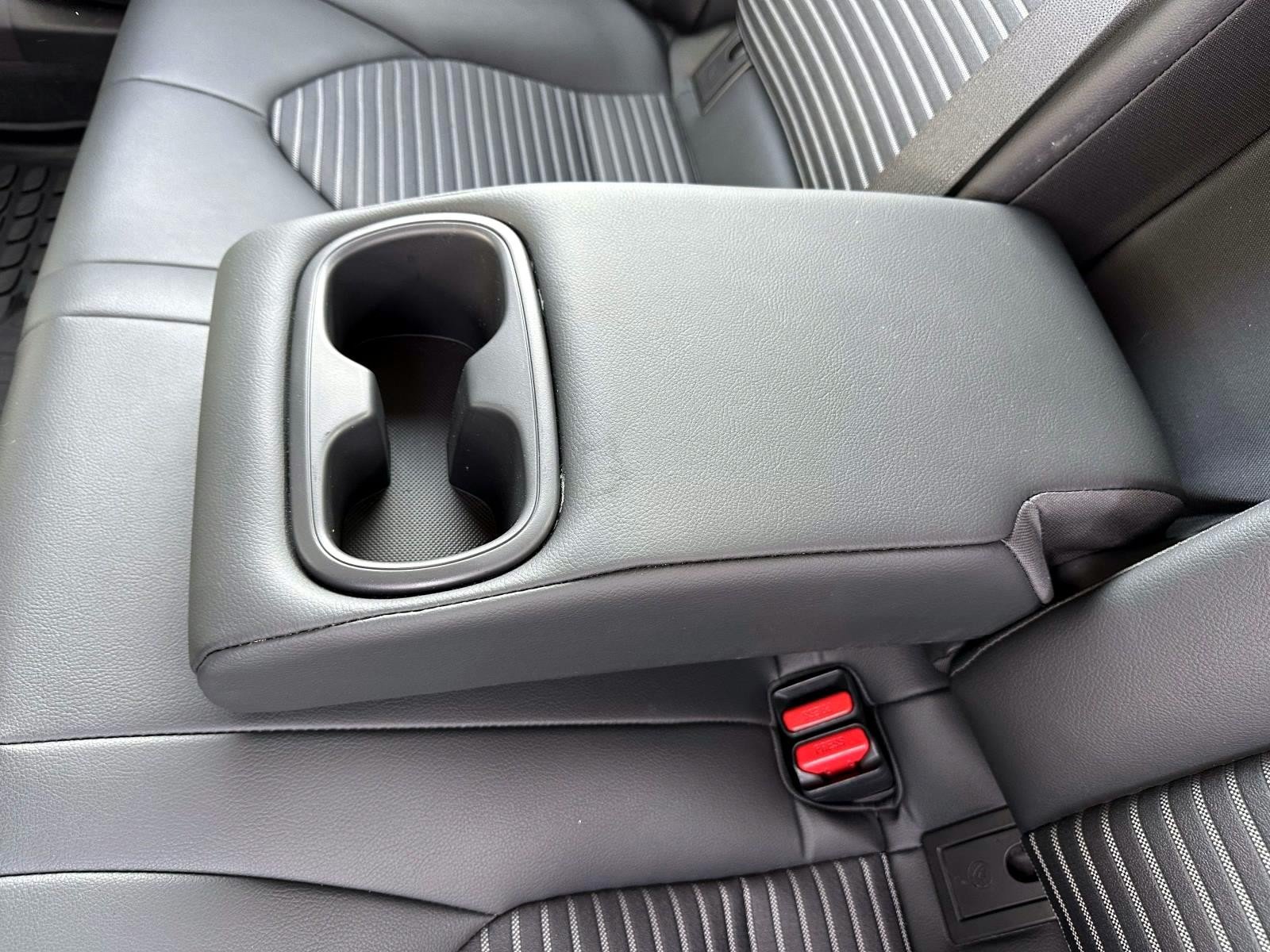 Used 2019 Toyota Camry SE FWD image 13