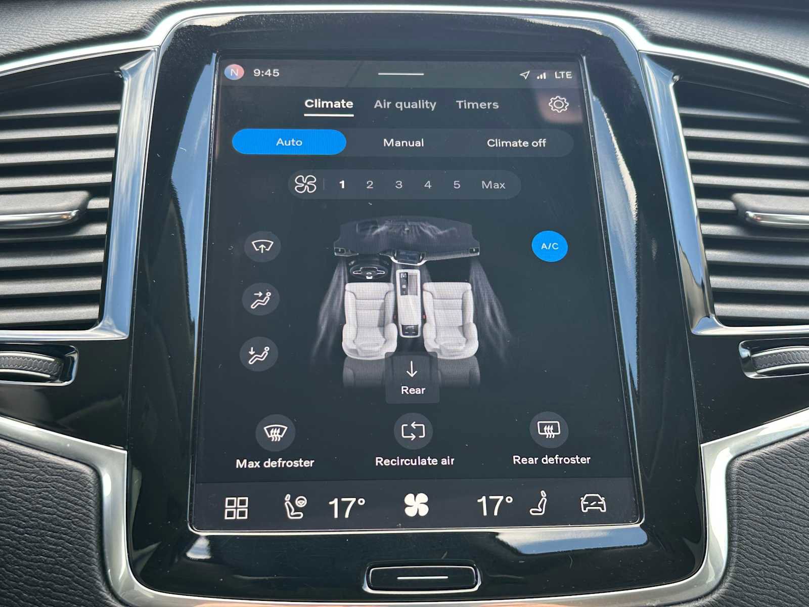 Certified 2023 Volvo XC90 T8 Plus AWD/4WD image 27