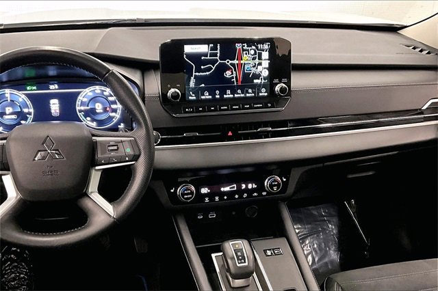 Used 2024 Mitsubishi Outlander SE image 6