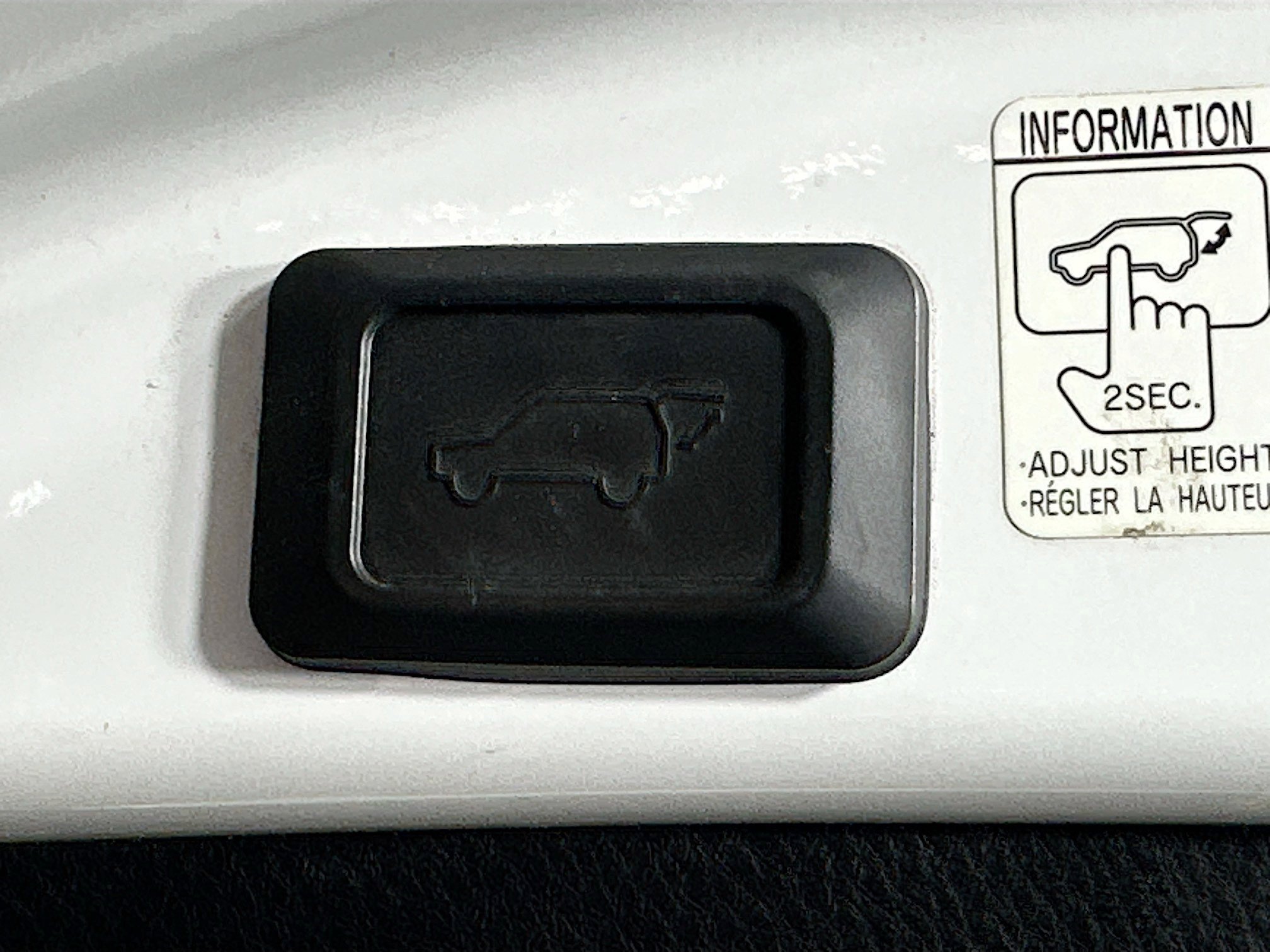 Used 2016 Toyota RAV4 SE image 30