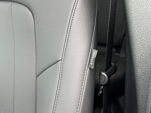 Used 2025 Mercedes-Benz GLB 250 4MATIC image 11