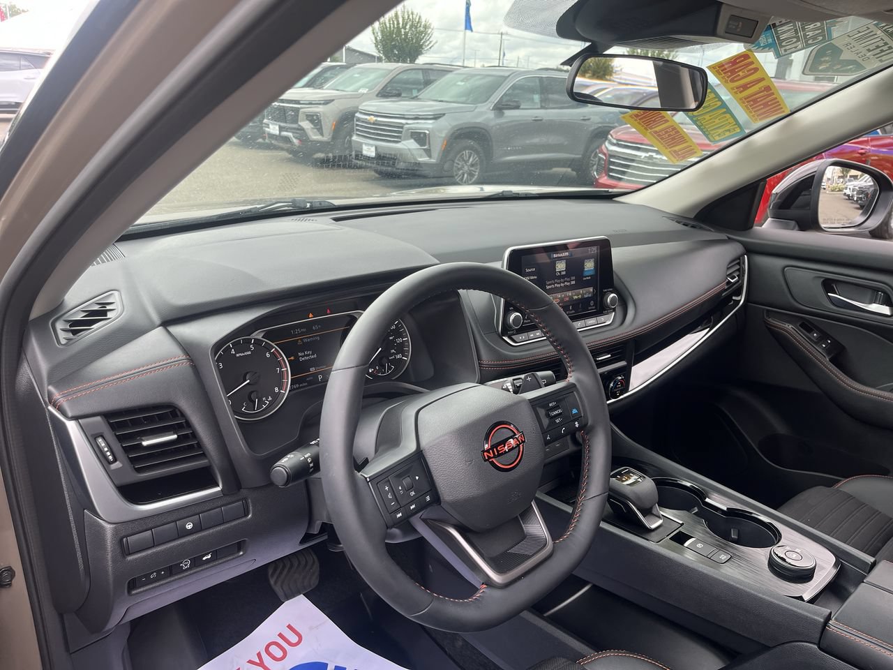 Used 2025 Nissan Rogue SV AWD/4WD image 9