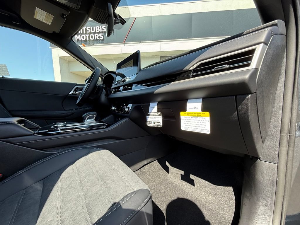 New 2026 Mitsubishi Outlander LE FWD image 17