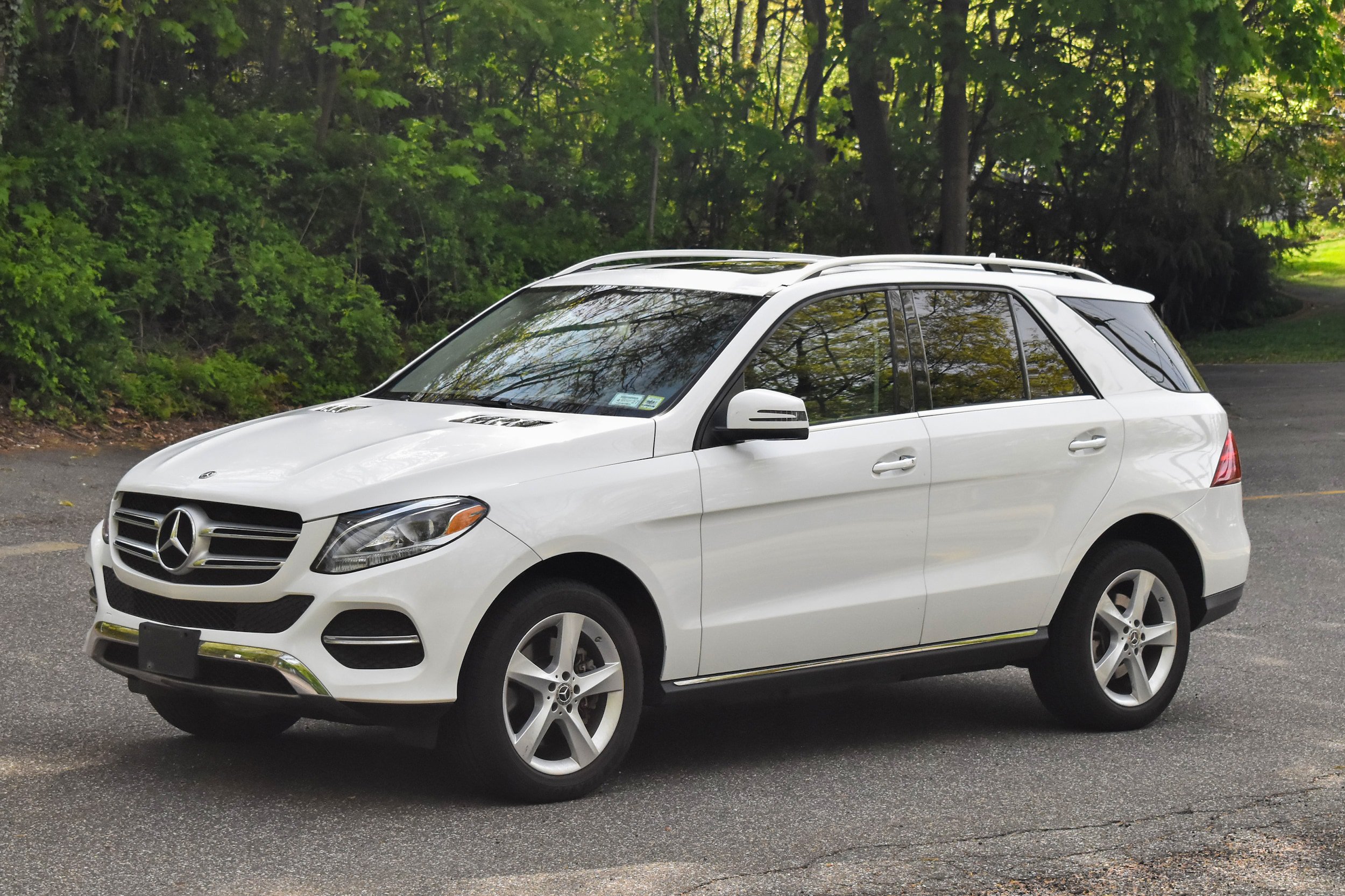Used 2019 Mercedes-Benz GLE 400 4MATIC image 2