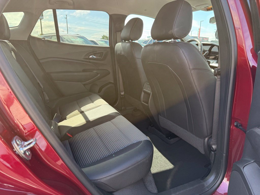 Used 2025 Chevrolet Trax LT FWD image 18