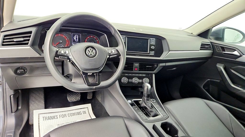 Used 2020 Volkswagen Jetta SE w/ SE Cold Weather Package FWD image 12