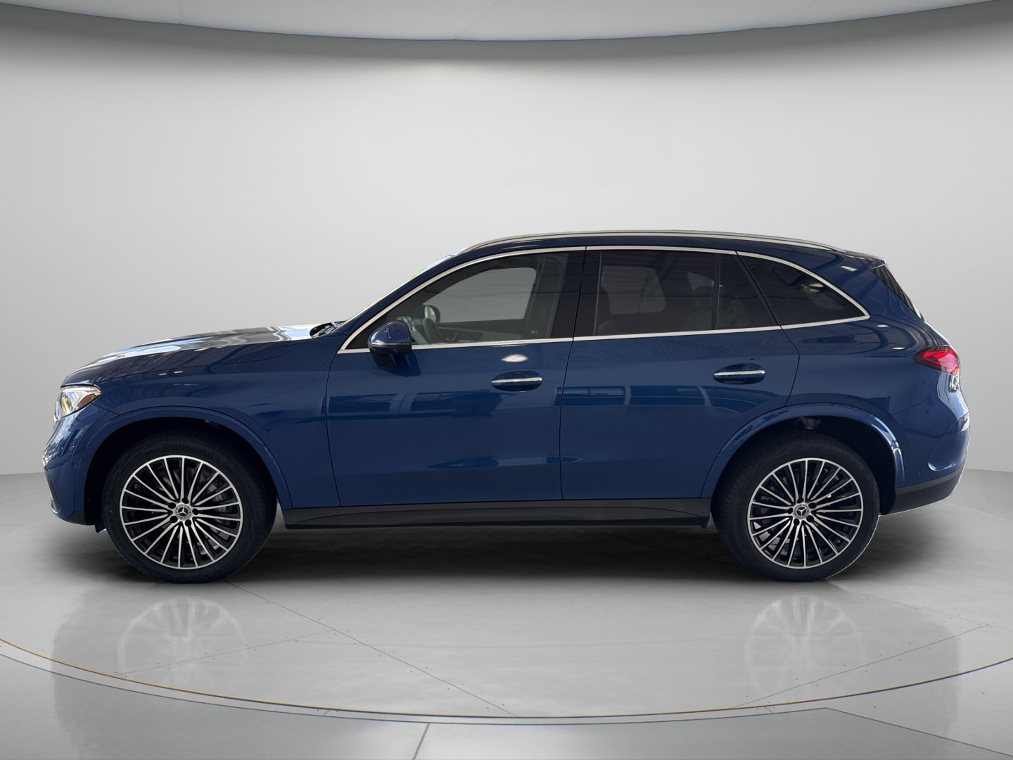 New 2027 Mercedes-Benz GLC 300 image 2