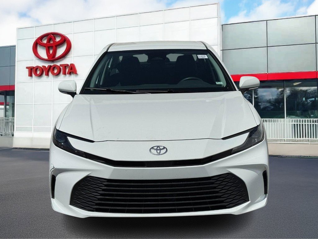 Used 2025 Toyota Camry LE image 7