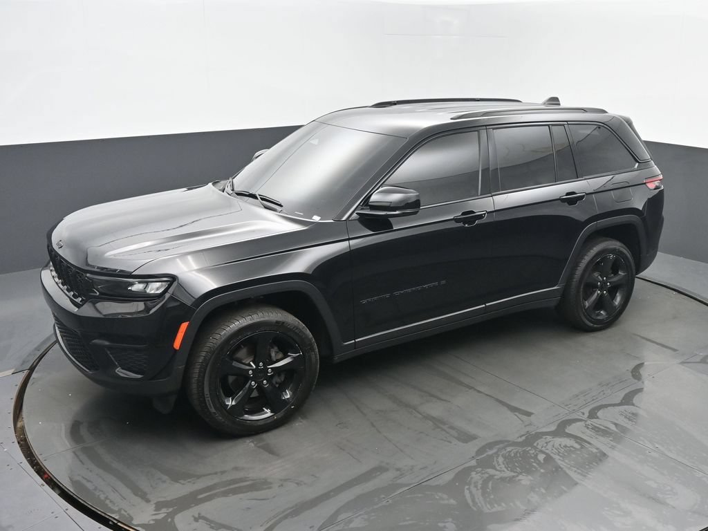Used 2023 Jeep Grand Cherokee Altitude AWD/4WD image 37