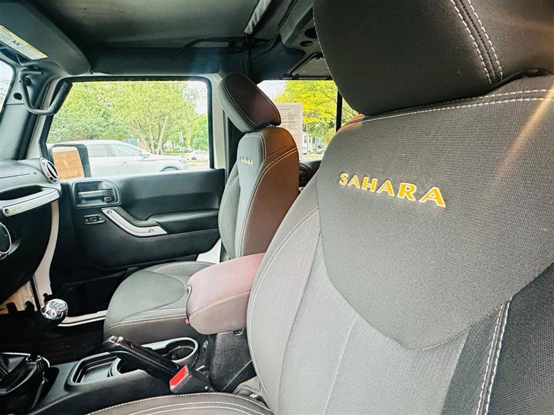 Used 2015 Jeep Wrangler Unlimited Sahara image 12