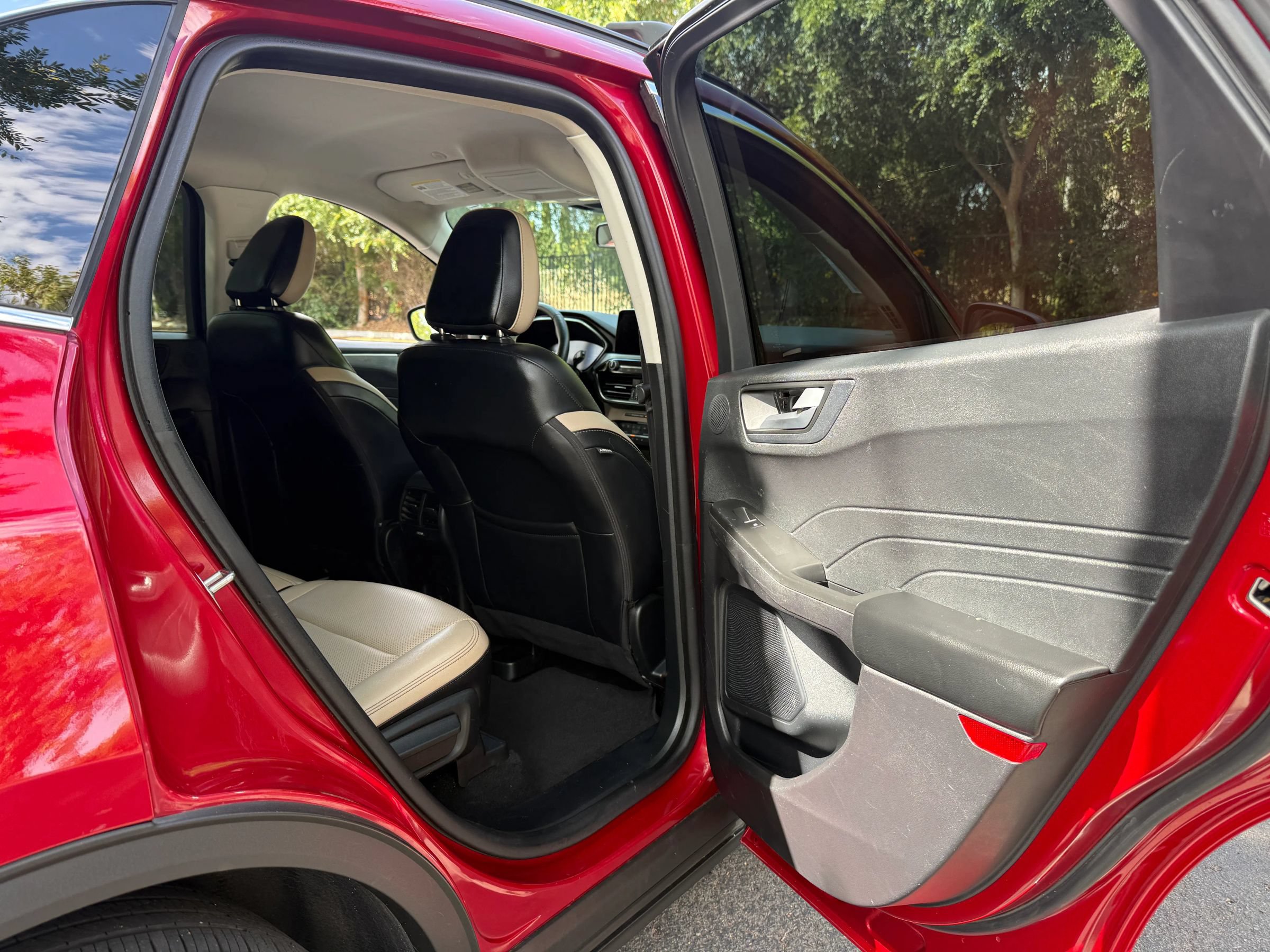 Used 2021 Ford Escape Titanium FWD image 23