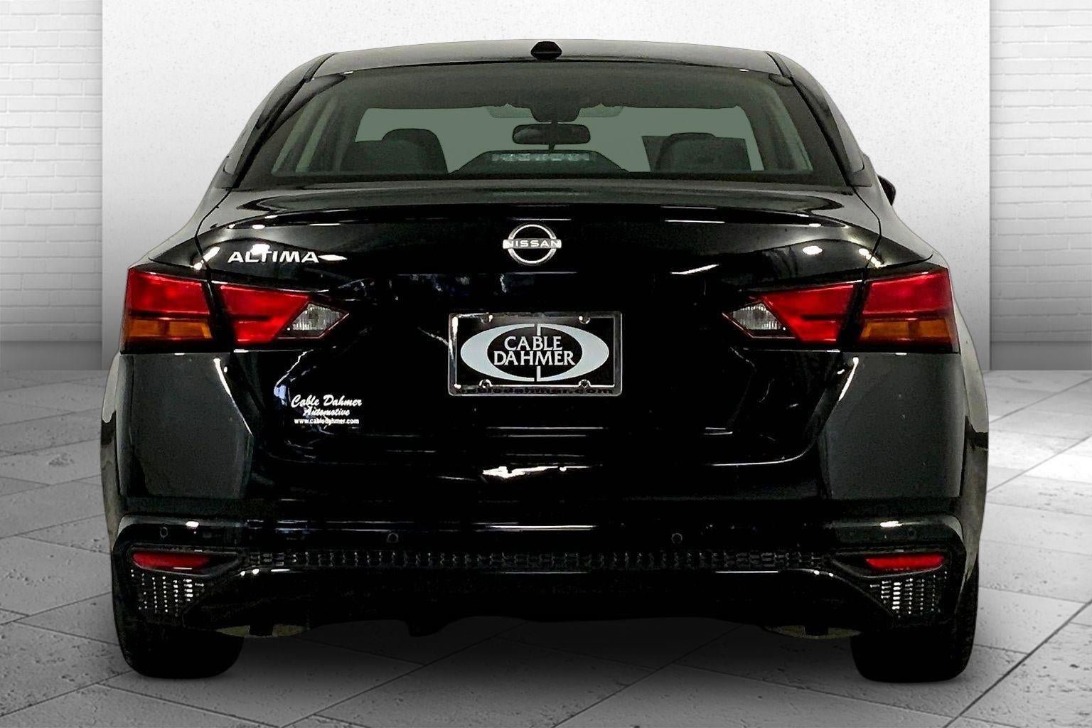 Used 2025 Nissan Altima 2.5 SV image 3