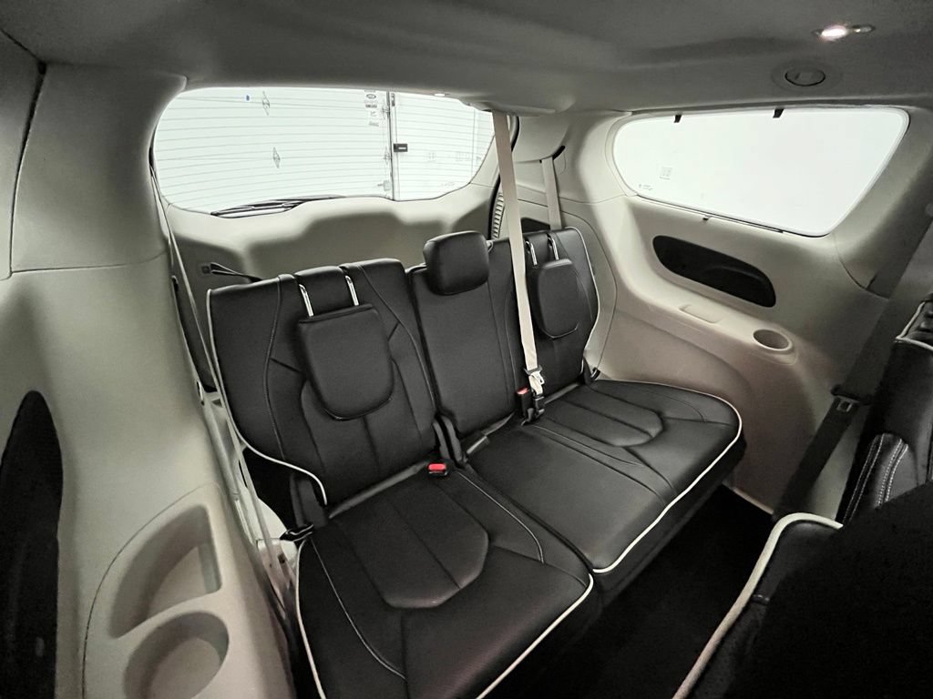 Used 2024 Chrysler Pacifica Limited FWD image 37