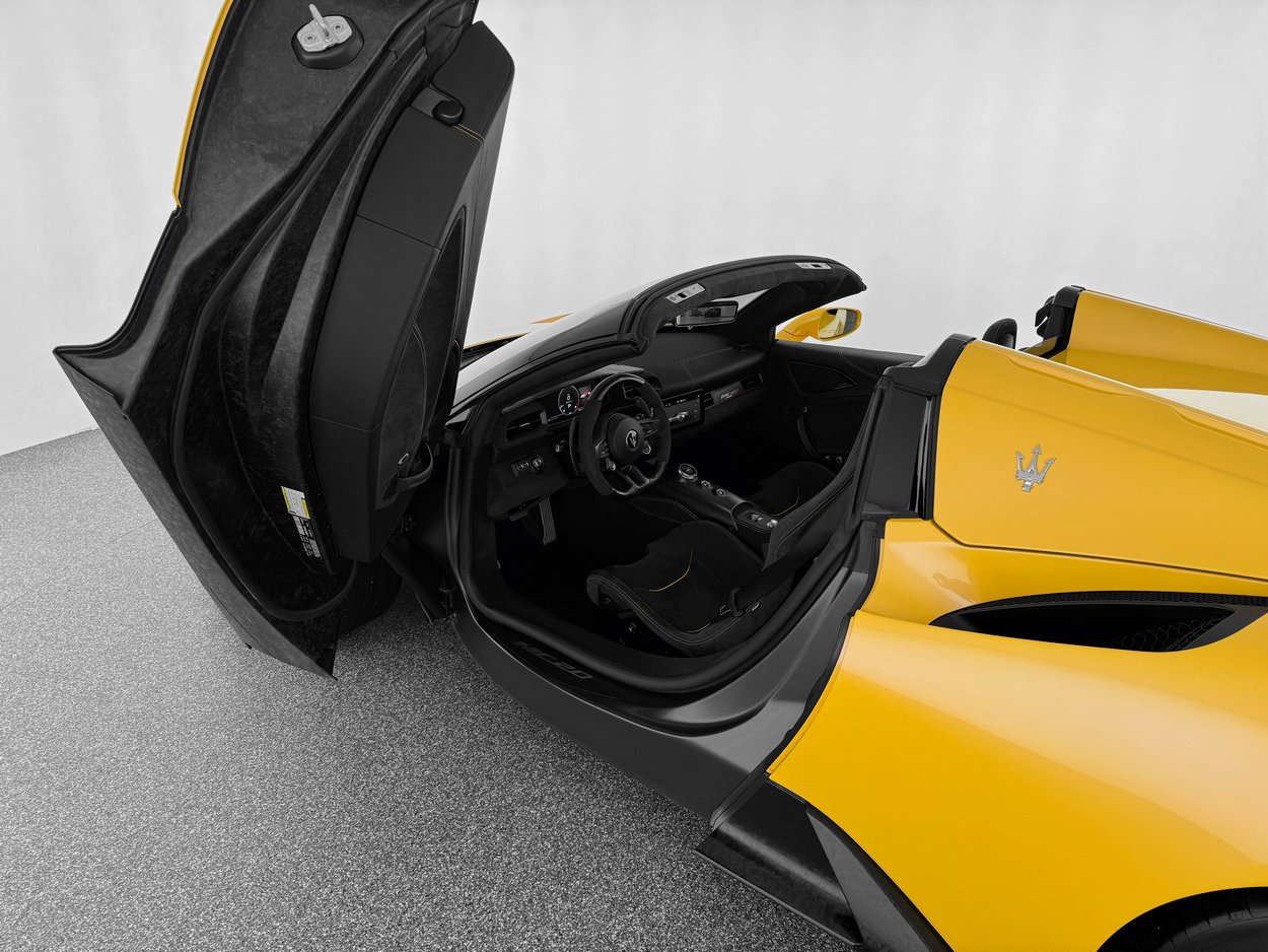 Used 2023 Maserati MC20 Spyder image 12