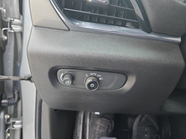 Used 2023 Chevrolet Traverse LT image 21