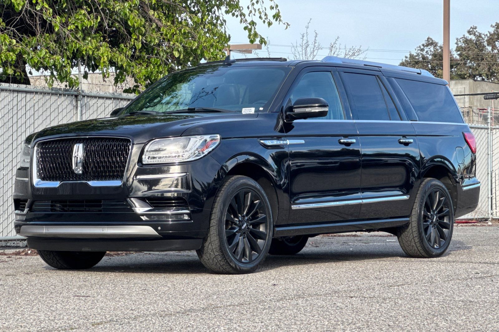 Used 2019 Lincoln Navigator L Select image 8