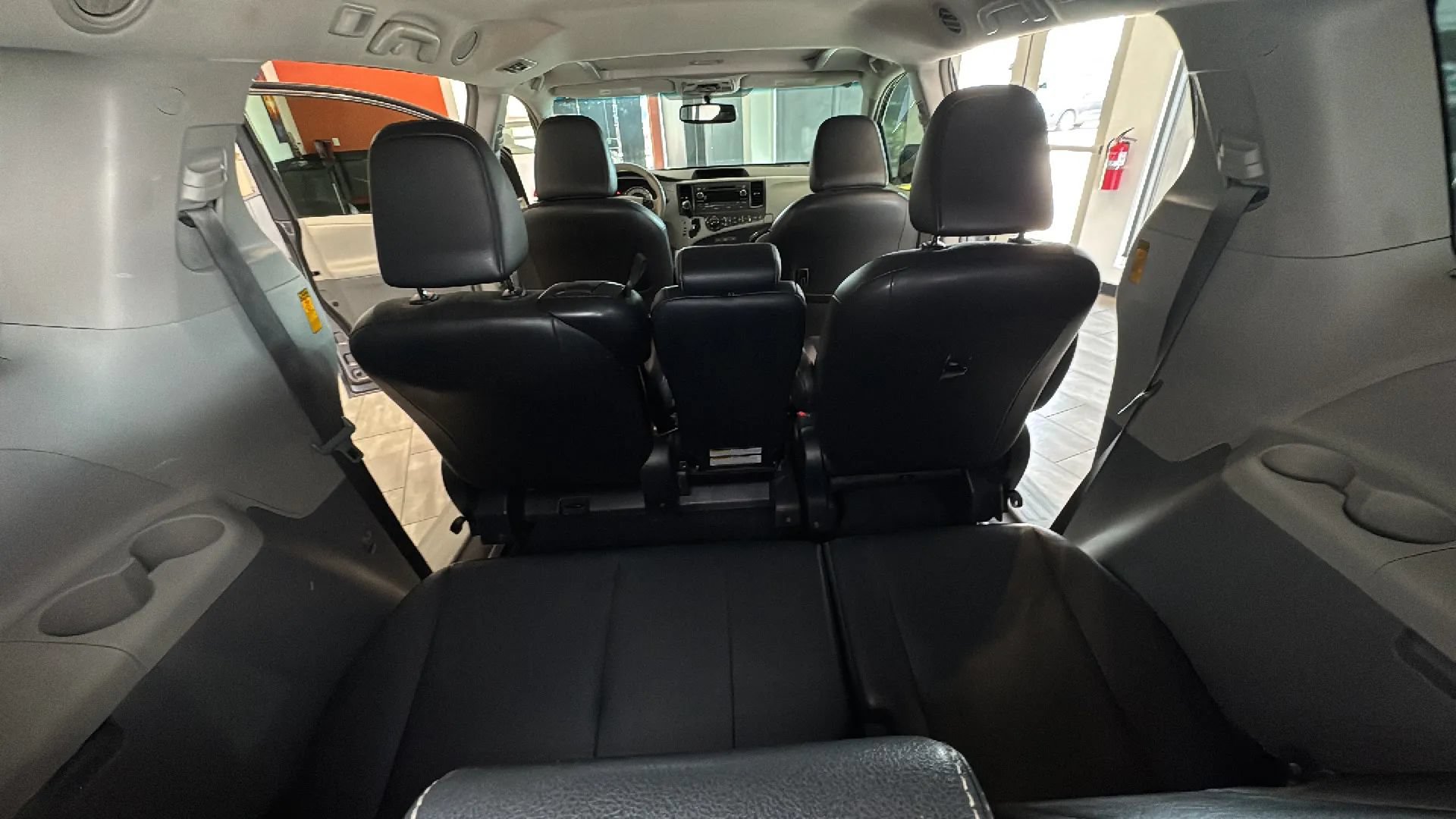 Used 2014 Toyota Sienna SE FWD image 33