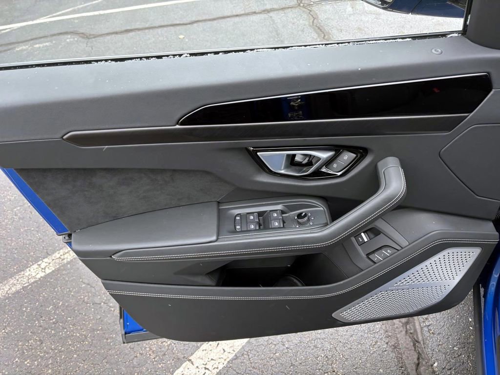 Used 2023 Lamborghini Urus S image 26