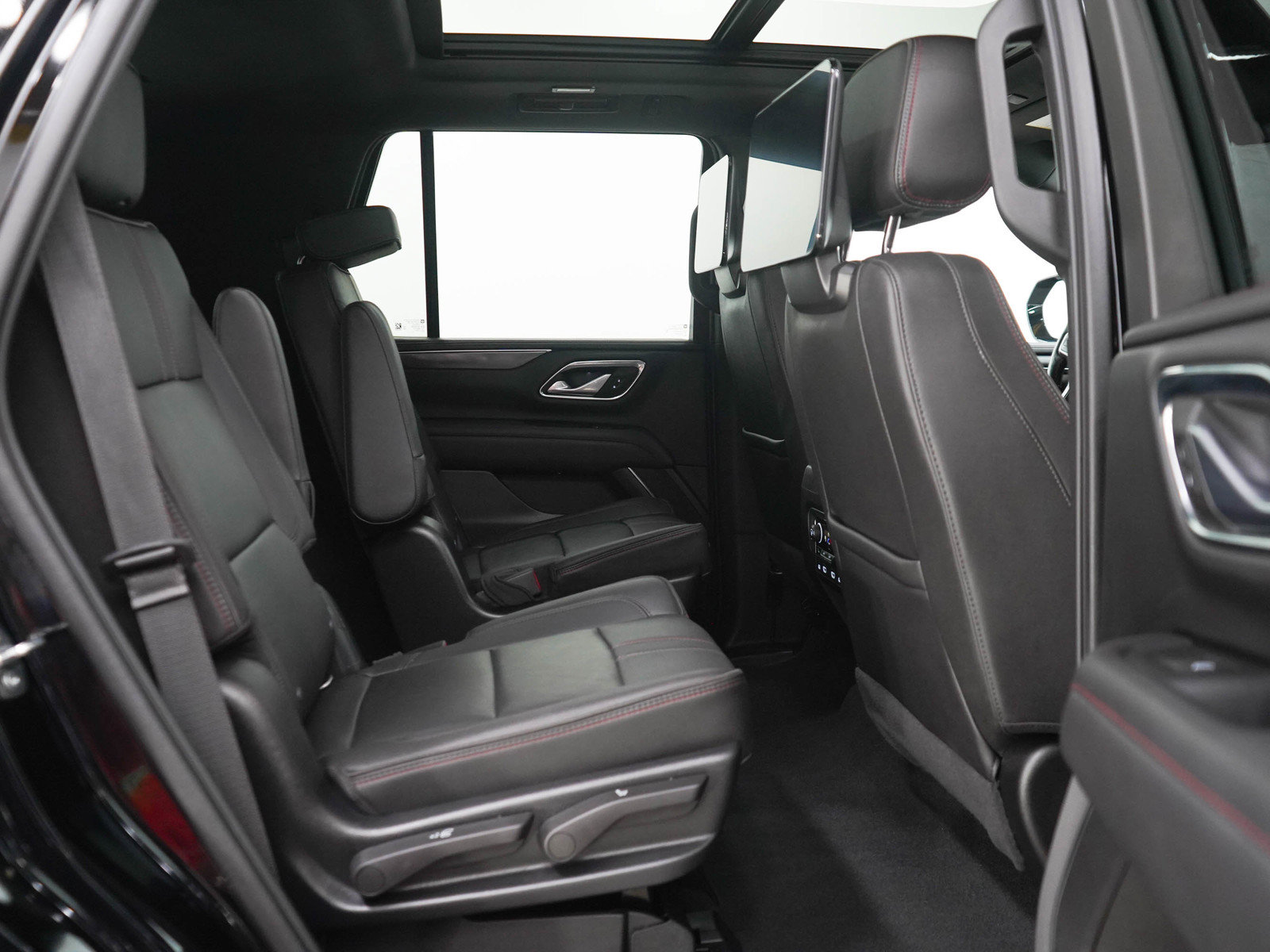 Used 2022 Chevrolet Tahoe RST w/ Sport Performance Package AWD/4WD image 12
