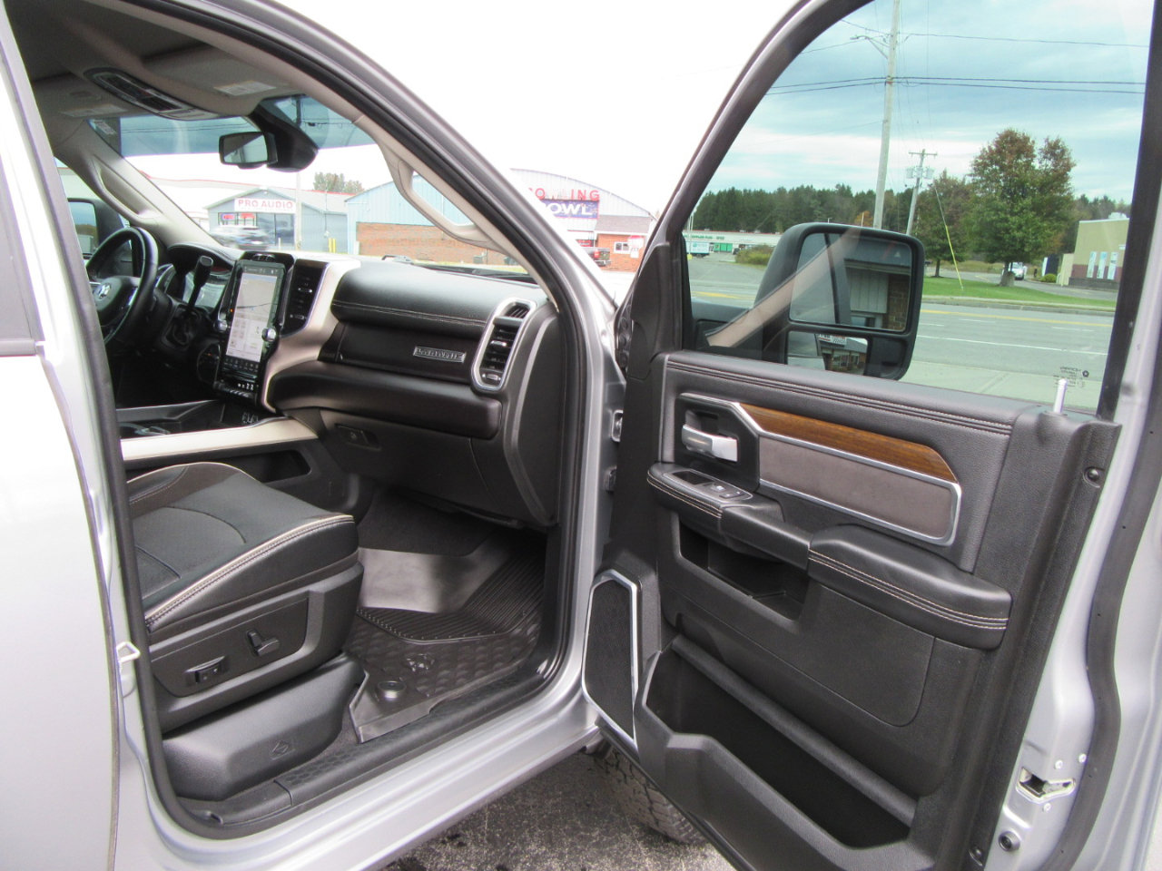 Used 2024 RAM 2500 Laramie image 81